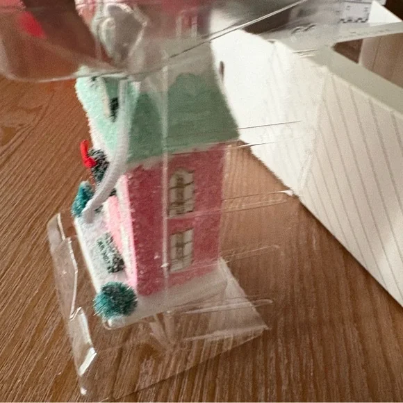 Hallmark Signature Series Festive Row House 2024 - Picture 8 of 8